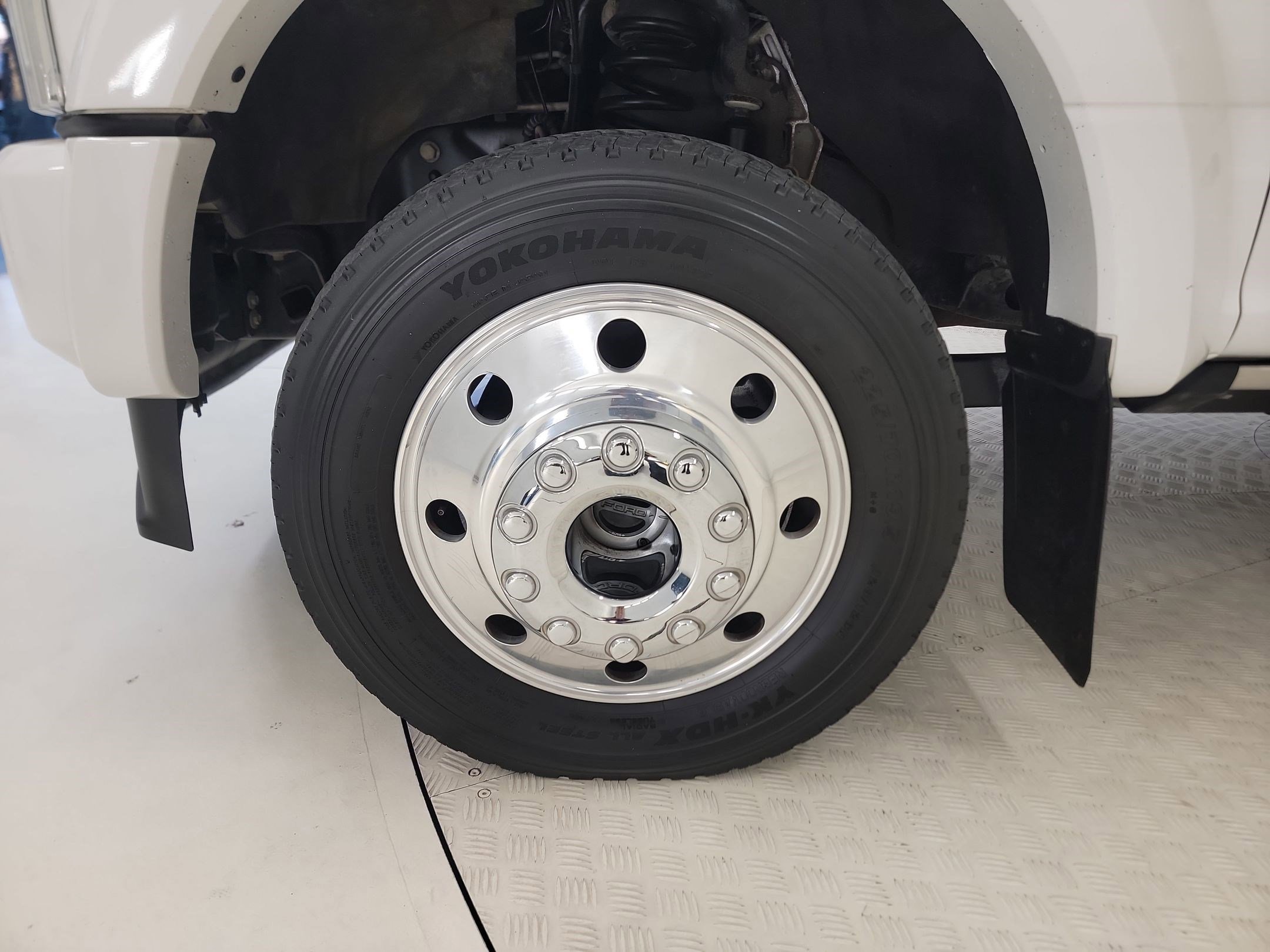 Certified 2022 Ford F450 Platinum w/ FX4 Off-Road Package image 9