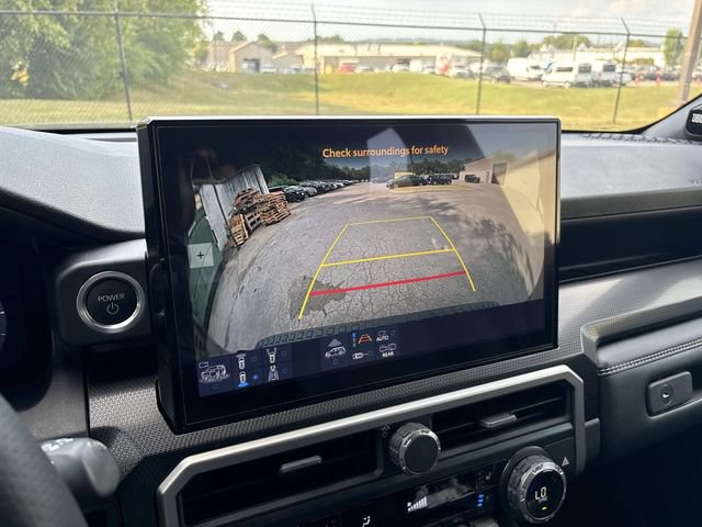 Used 2025 Toyota 4Runner Limited AWD/4WD image 33