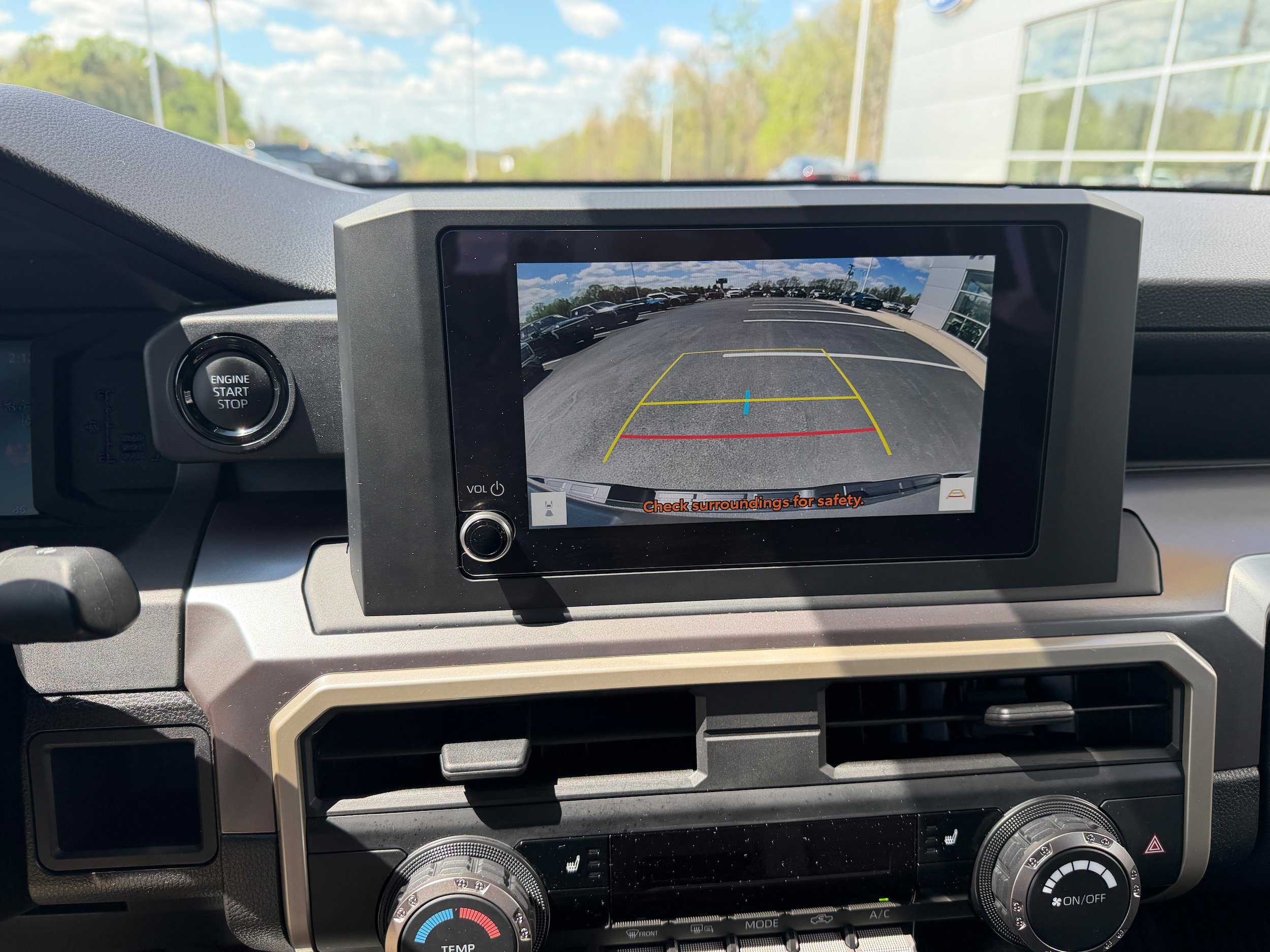 Used 2025 Toyota Tacoma SR5 AWD/4WD image 26