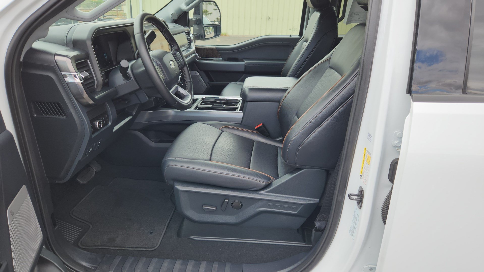 Certified 2025 Ford F250 Lariat AWD/4WD image 24