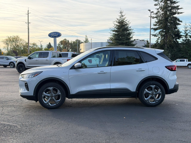 Certified 2025 Ford Escape ST-Line Select AWD/4WD image 7