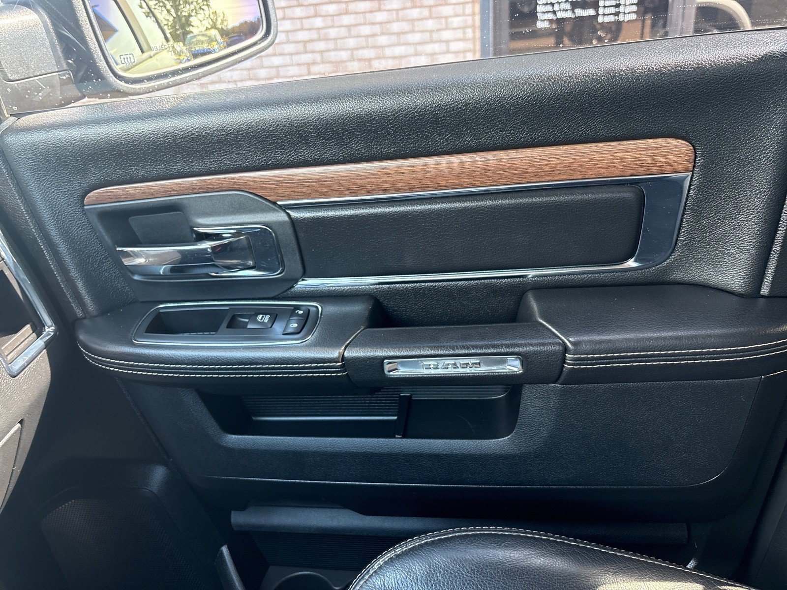 Used 2017 RAM 1500 Laramie w/ Convenience Group AWD/4WD image 15