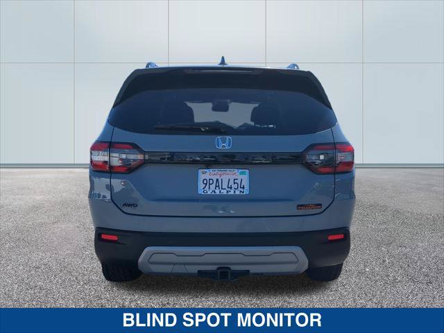 Used 2025 Honda Pilot TrailSport image 4