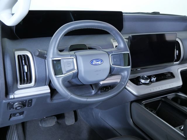 Certified 2025 Ford Expedition Active AWD/4WD image 19