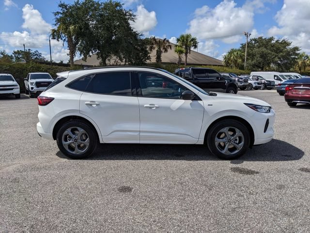 Certified 2024 Ford Escape ST-Line w/ Tech Pack #1 AWD/4WD image 3
