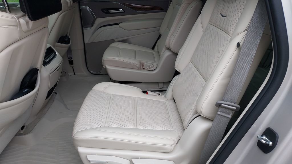 Used 2024 Cadillac Escalade Sport Platinum w/ LPO, ONYX Package AWD/4WD image 24