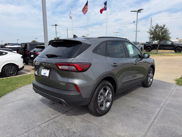 Certified 2025 Ford Escape ST-Line AWD/4WD image 7