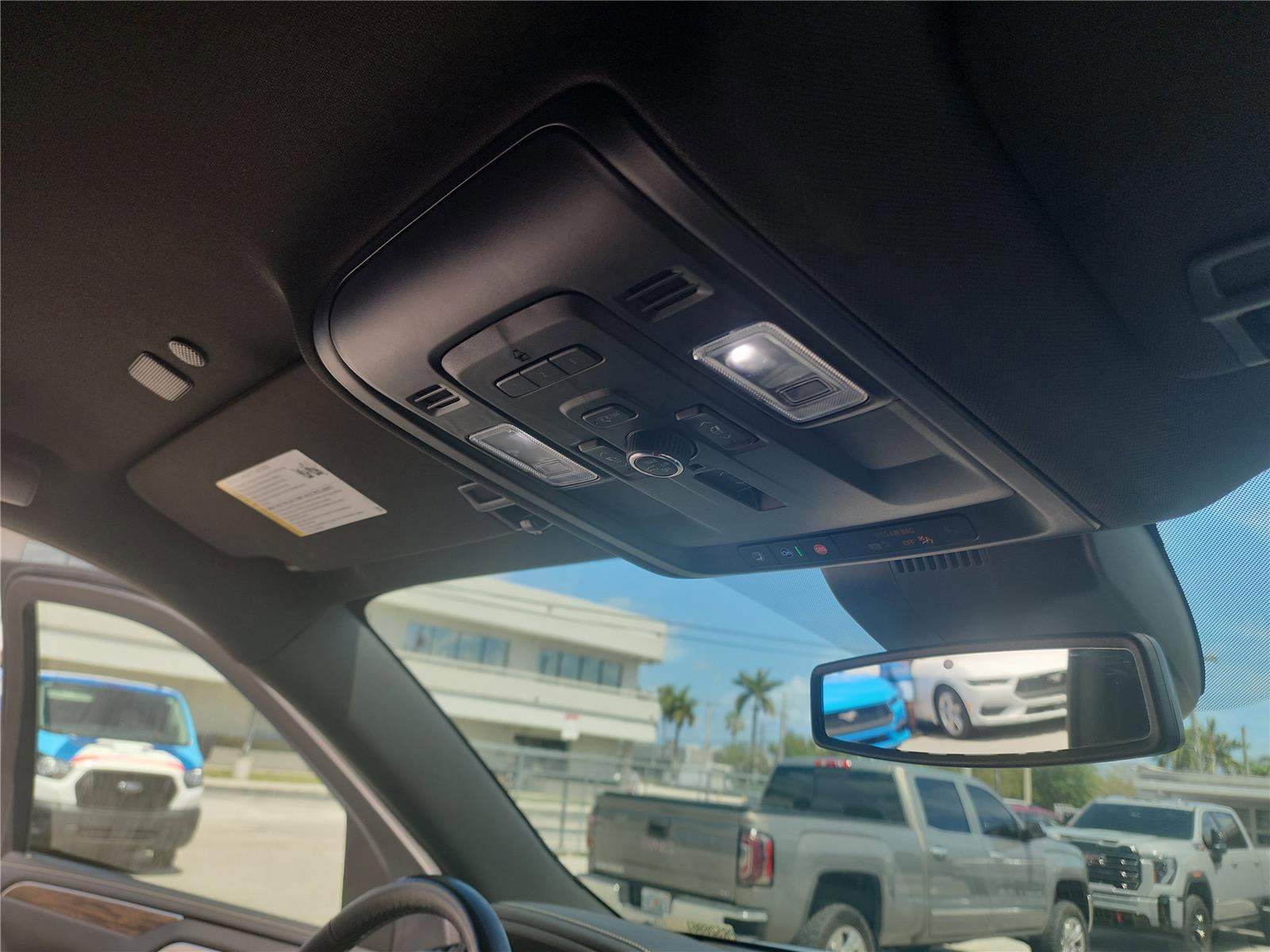 Used 2023 Chevrolet Suburban Premier image 34