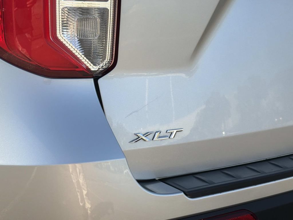 Certified 2024 Ford Explorer XLT RWD image 10