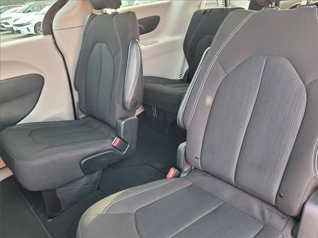 Used 2023 Chrysler Voyager LX FWD image 9