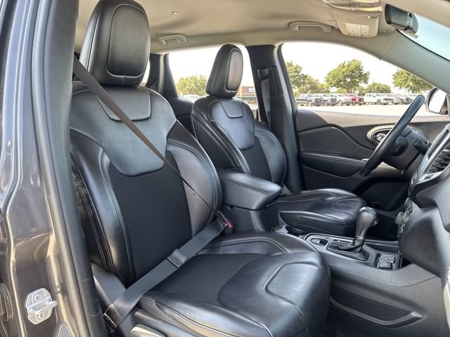 Used 2019 Jeep Cherokee Latitude Plus FWD image 24