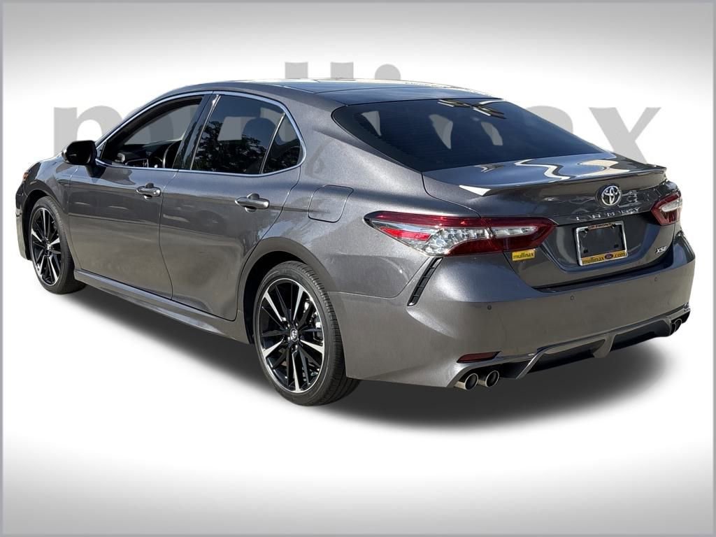 Used 2018 Toyota Camry XSE image 9