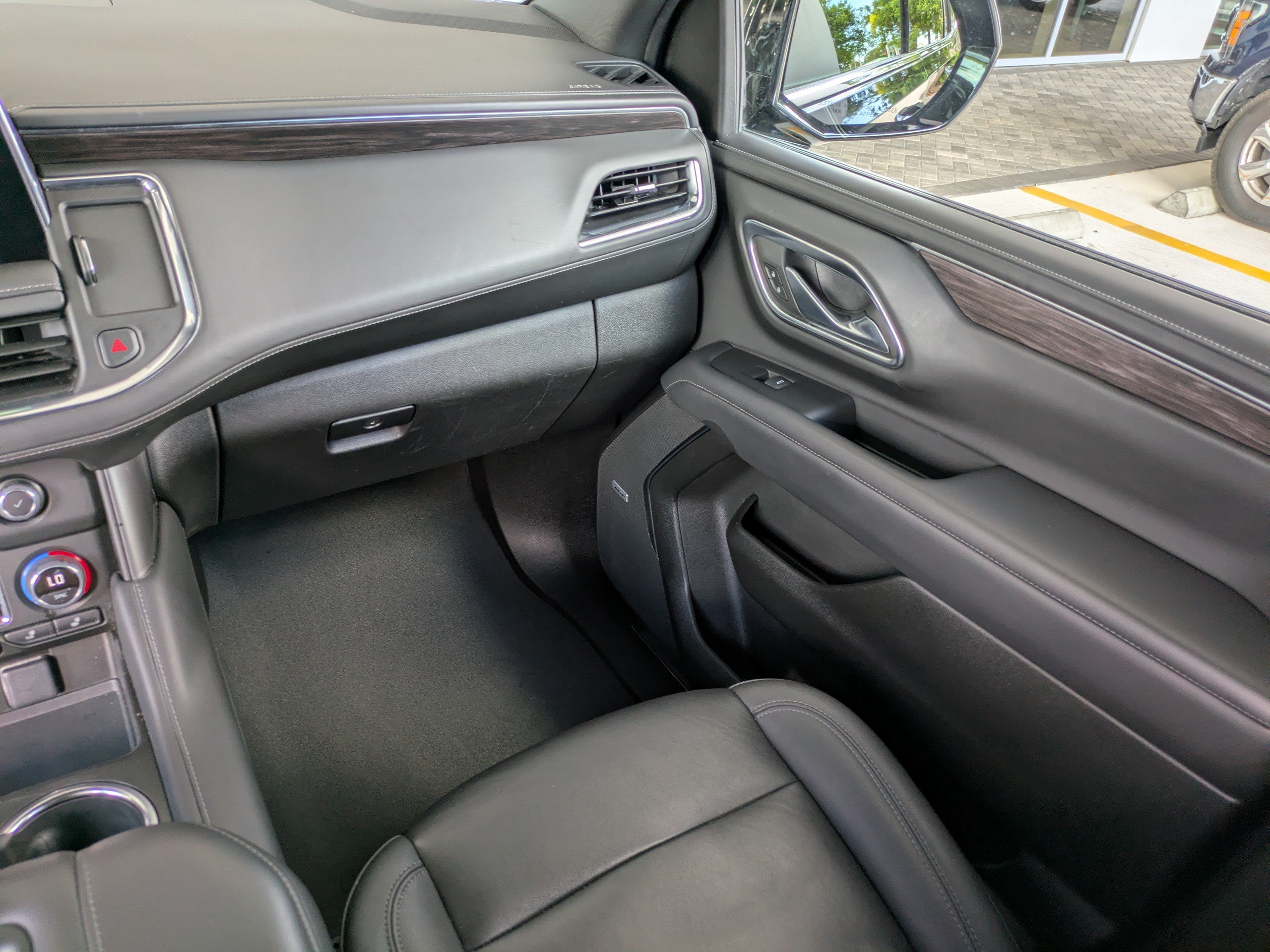 Used 2024 Chevrolet Tahoe LT RWD image 19