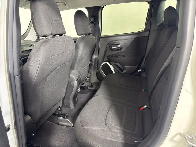 Used 2018 Jeep Renegade Latitude FWD image 12