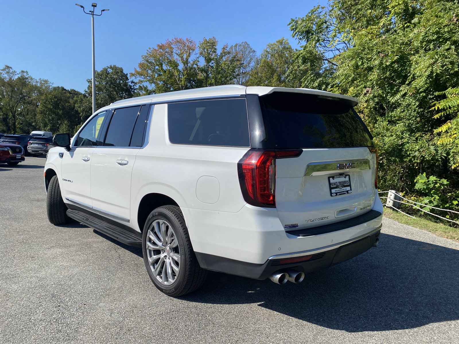 Used 2023 GMC Yukon XL Denali w/ Max Trailering Package AWD/4WD image 4