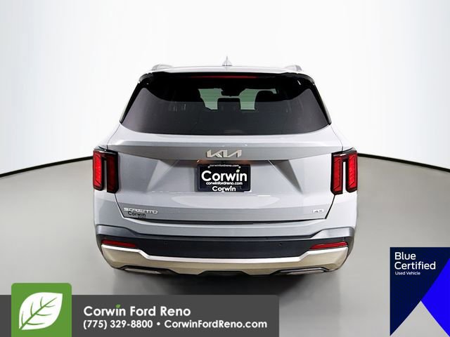 Used 2025 Kia Sorento S image 4