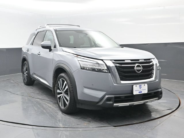 Used 2024 Nissan Pathfinder Platinum AWD/4WD image 2