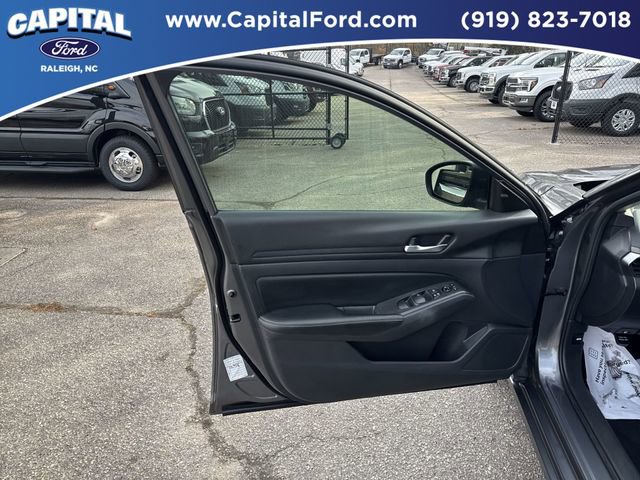 Used 2024 Nissan Altima 2.5 SV image 19