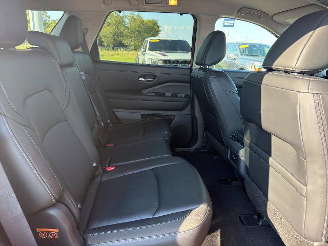 Used 2024 Nissan Pathfinder SL FWD image 23