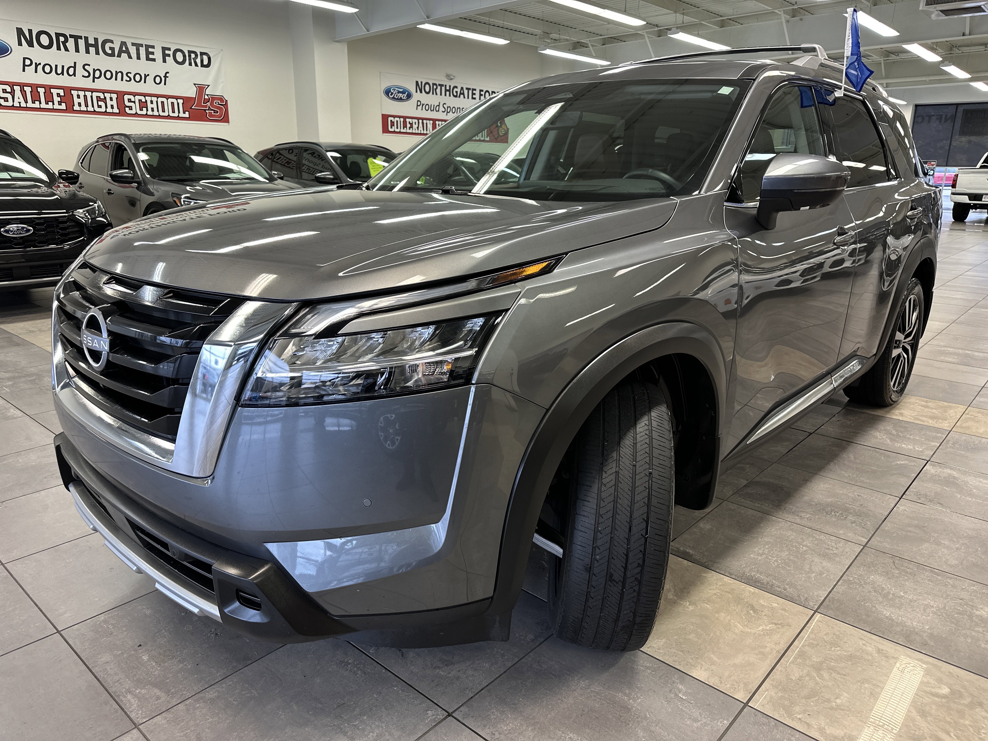 Used 2023 Nissan Pathfinder Platinum image 18