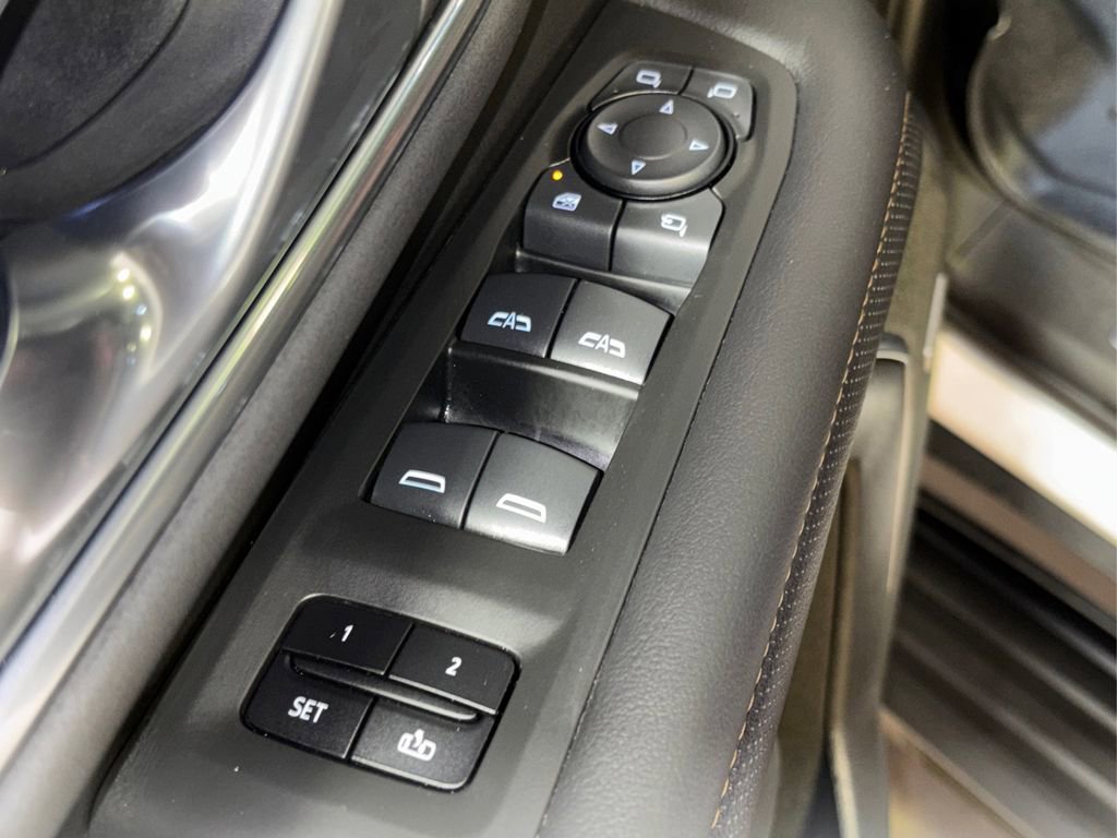 Used 2022 GMC Yukon XL AT4 image 36