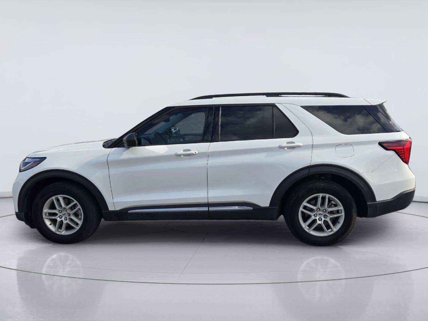 Certified 2025 Ford Explorer Active w/ Active Comfort Package RWD image 5