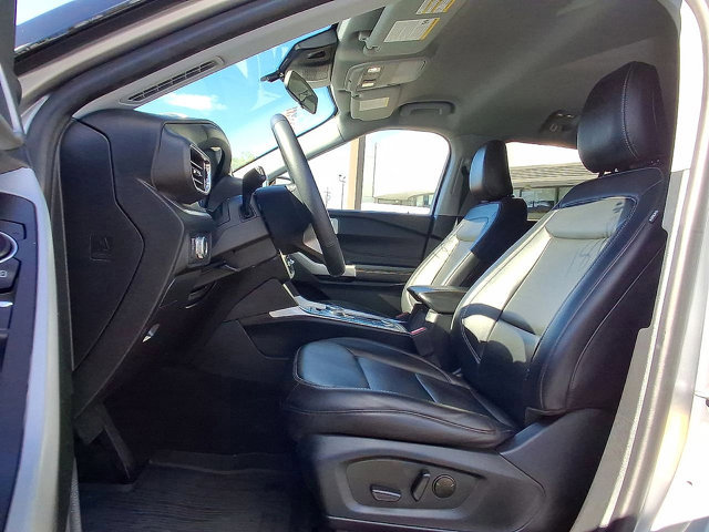 Certified 2022 Ford Explorer XLT w/ Equipment Group 202A image 11