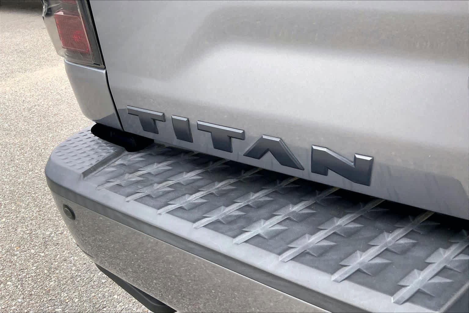 Used 2019 Nissan Titan SV w/ SV Convenience Package RWD image 30