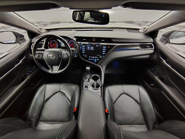 Used 2018 Toyota Camry XSE FWD image 2