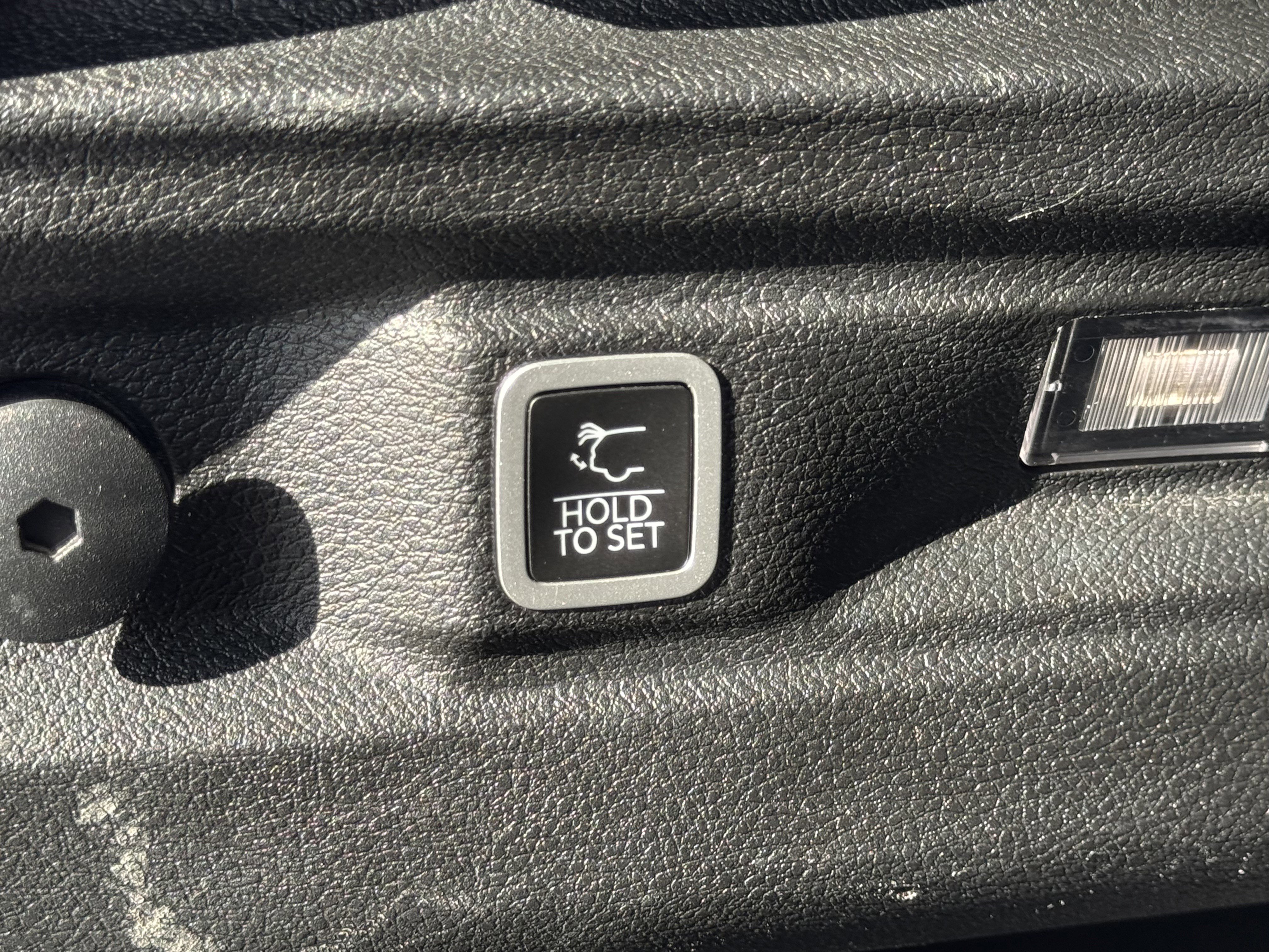 Used 2023 Jeep Grand Cherokee L Limited image 10