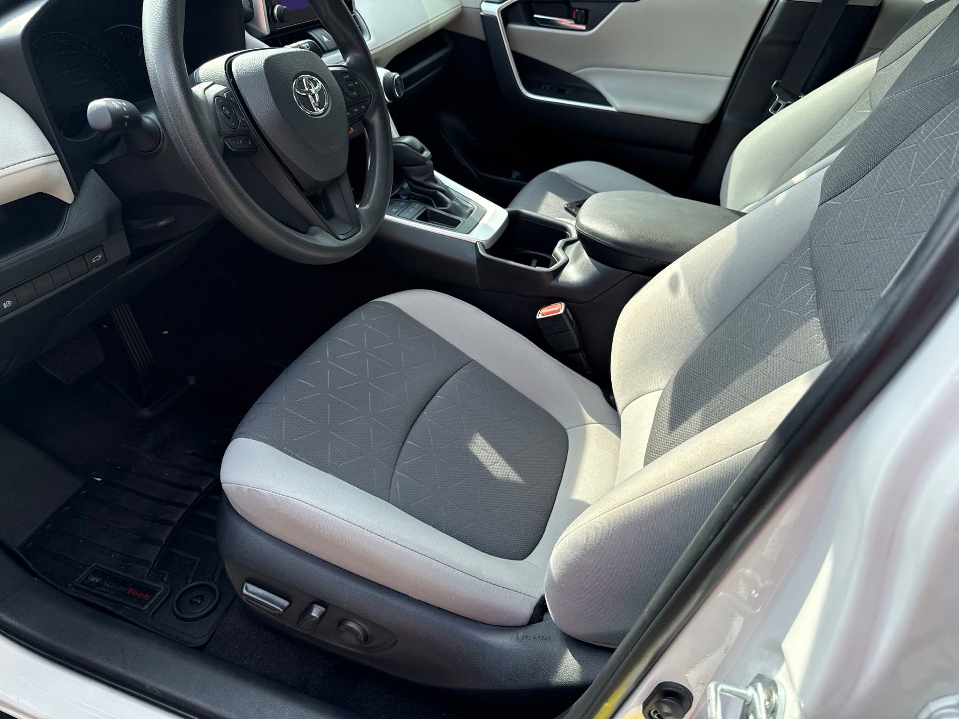 Used 2024 Toyota RAV4 XLE w/ Convenience Package FWD image 11