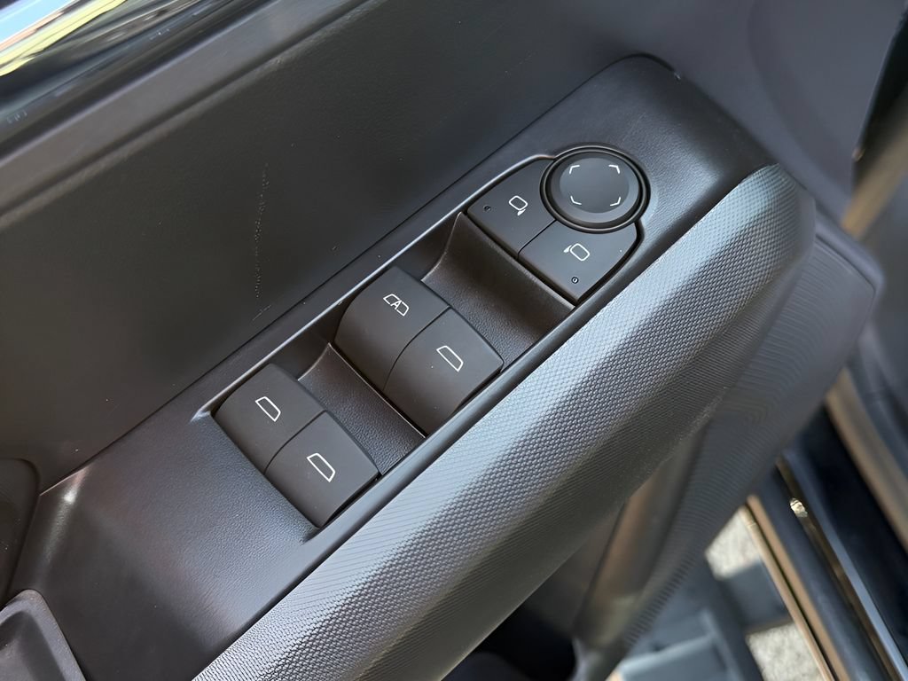 Used 2024 Chevrolet Colorado LT w/ LT Convenience Package III RWD image 17