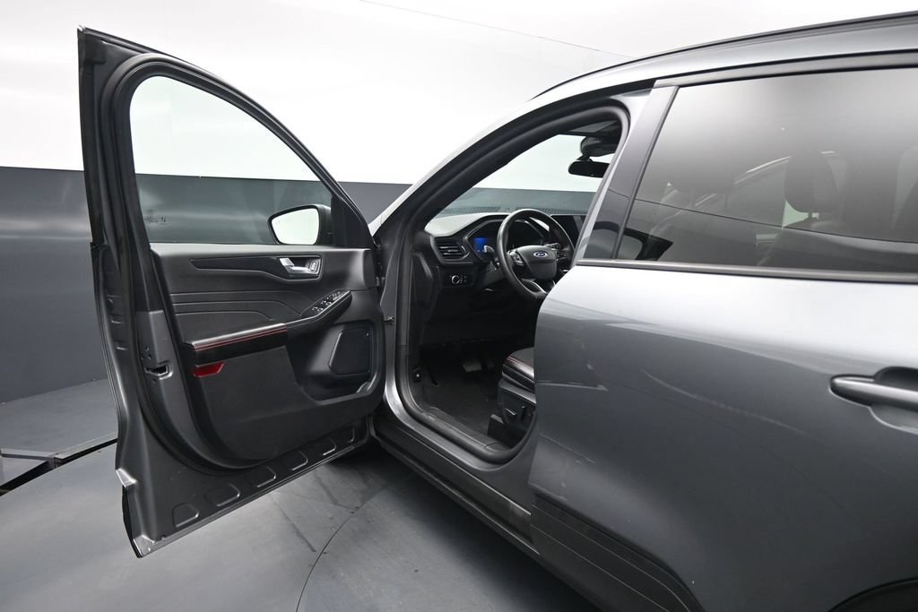 Certified 2025 Ford Escape ST-Line w/ Tech Pack #1 FWD image 8
