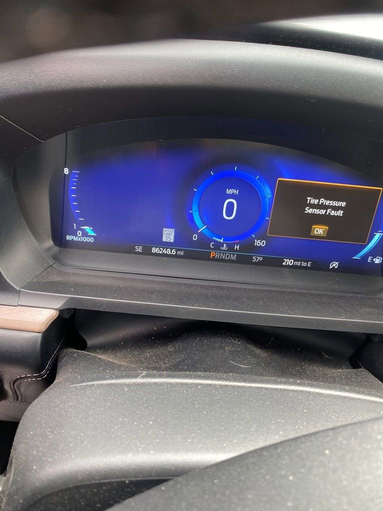 Certified 2020 Ford Explorer Platinum w/ Premium Technology Package image 11