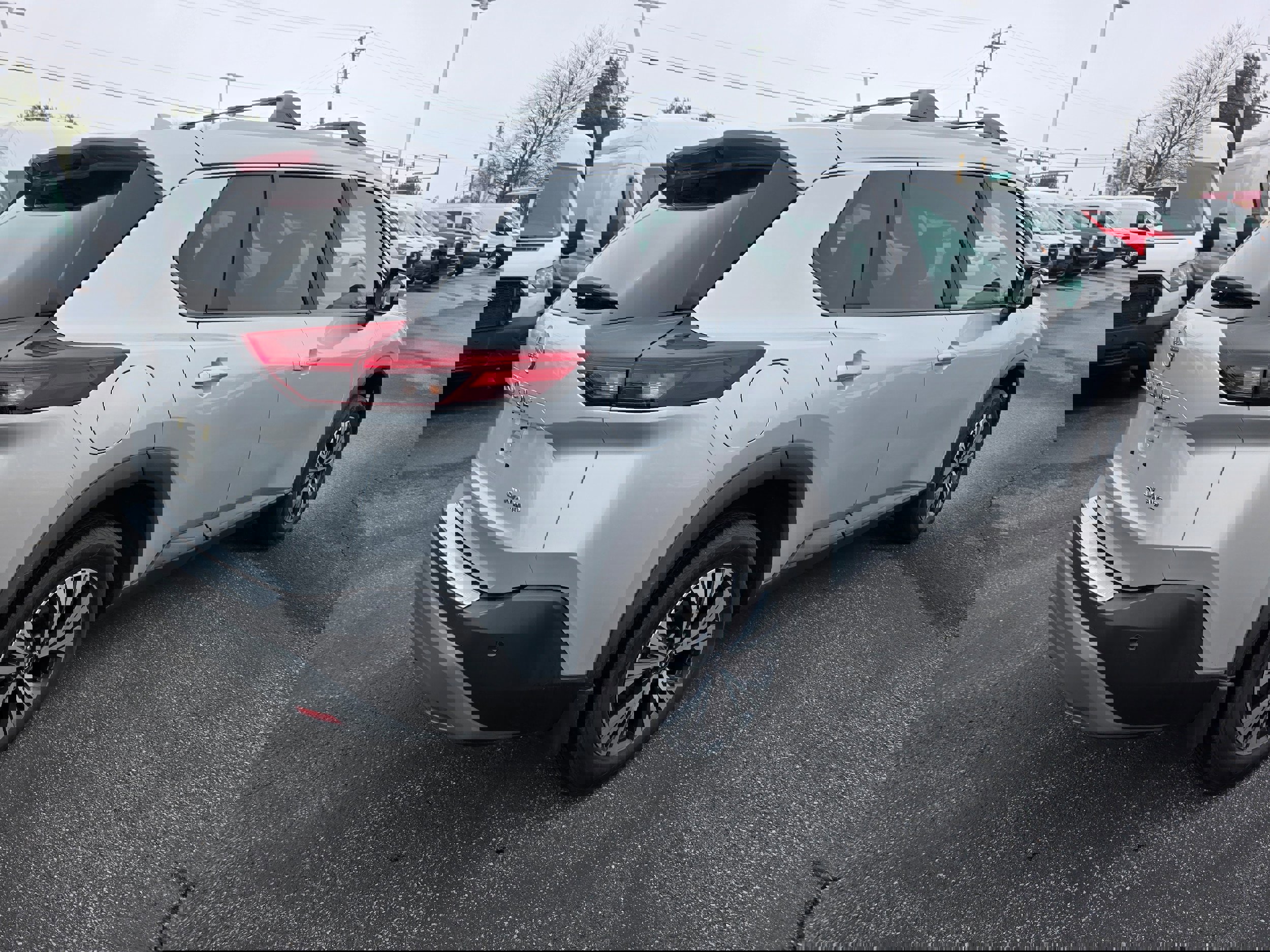 Used 2023 Nissan Rogue SV w/ SV Premium B Package image 4