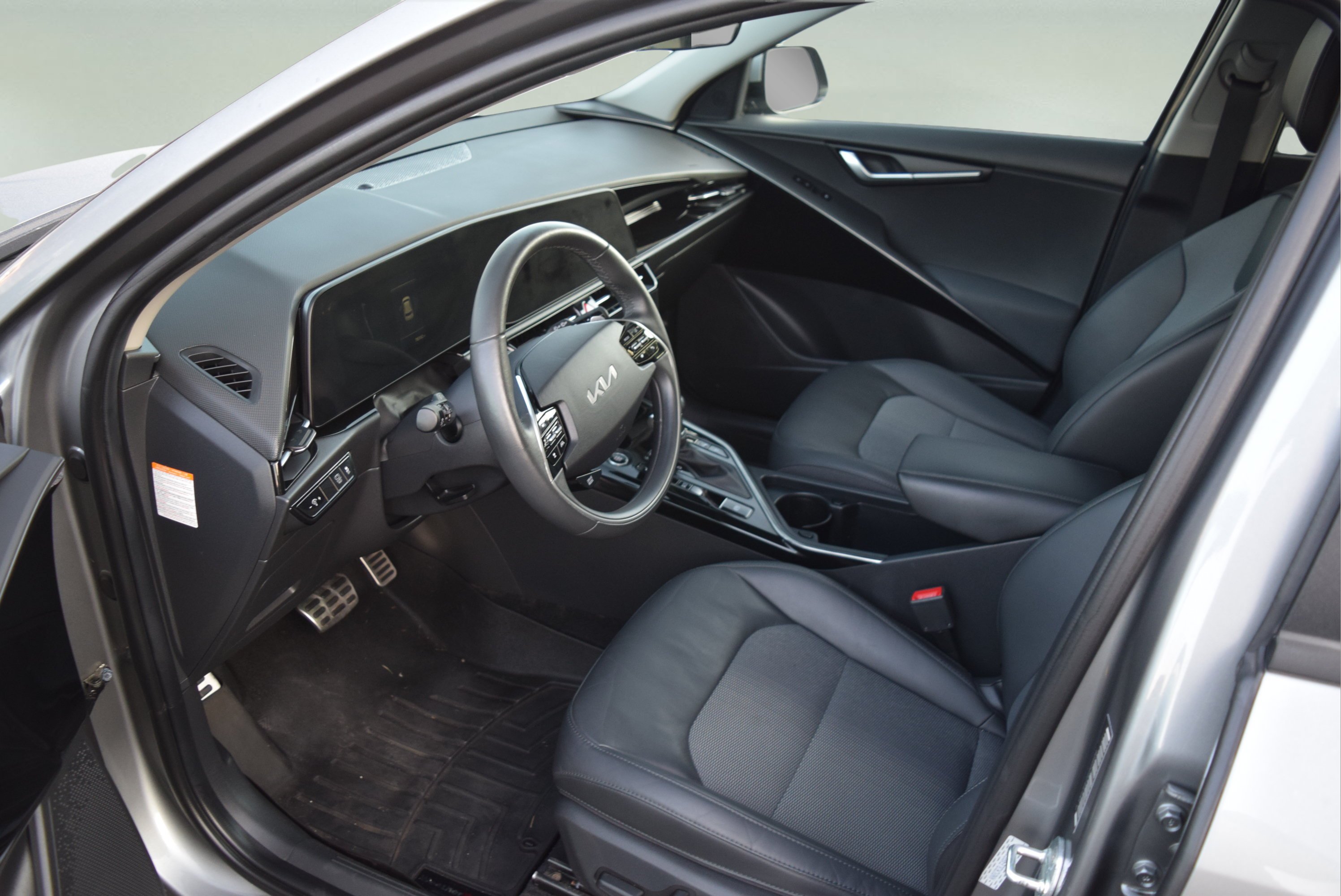 Used 2023 Kia Niro EX Touring FWD image 9