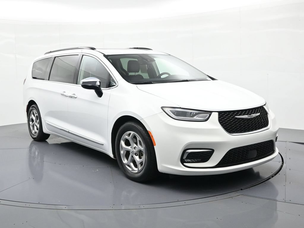 Used 2023 Chrysler Pacifica Limited FWD image 4