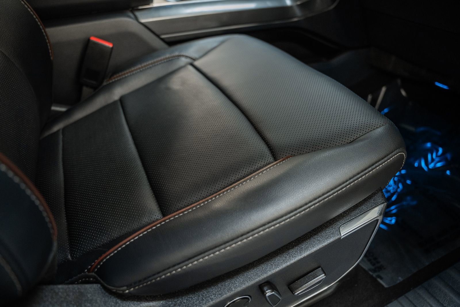 Certified 2023 Ford F150 Lariat w/ Equipment Group 502A High image 46