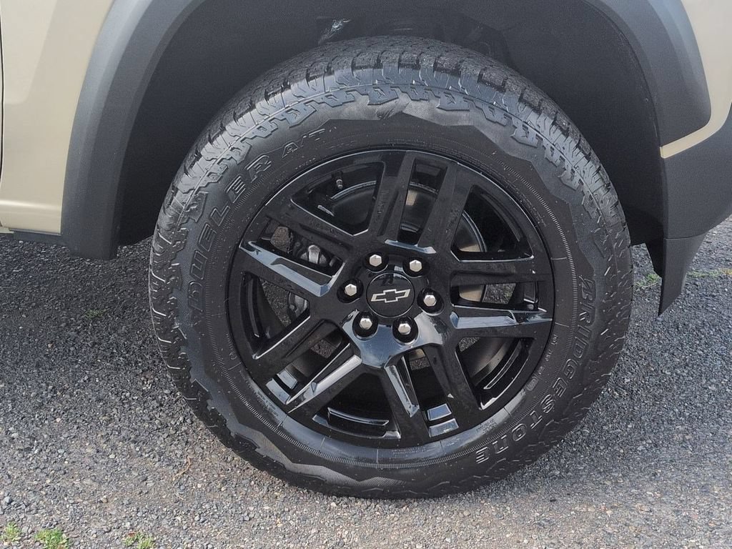 Used 2023 Chevrolet Colorado Trail Boss w/ Technology Package AWD/4WD image 32