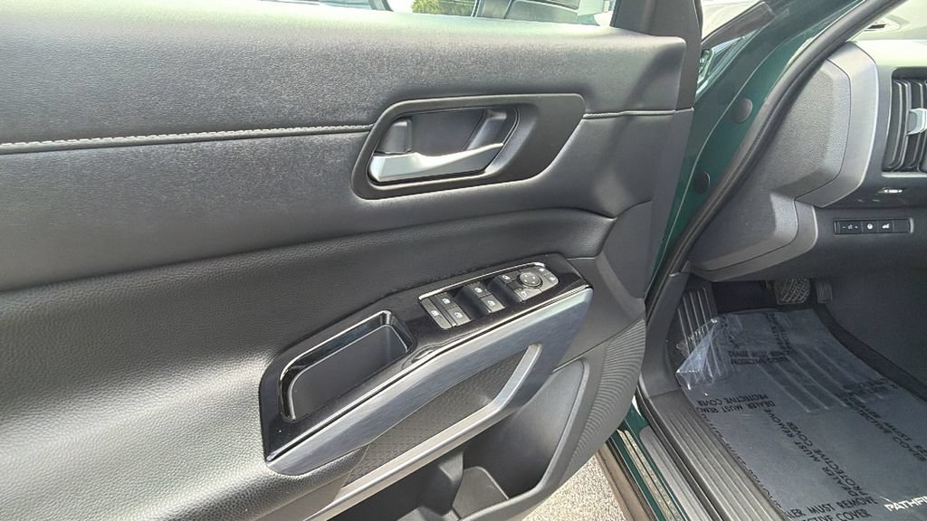 Used 2023 Nissan Pathfinder SL w/ SL Premium Package FWD image 14
