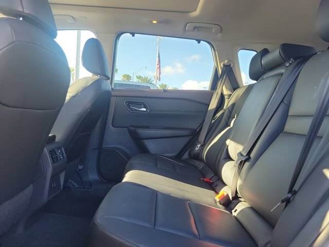 Used 2023 Nissan Rogue SV w/ SV Premium B Package FWD image 11