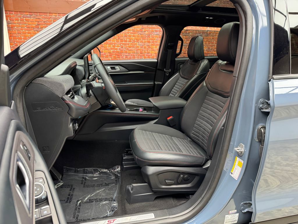 Certified 2025 Ford Explorer ST-Line w/ Premium Package AWD/4WD image 23