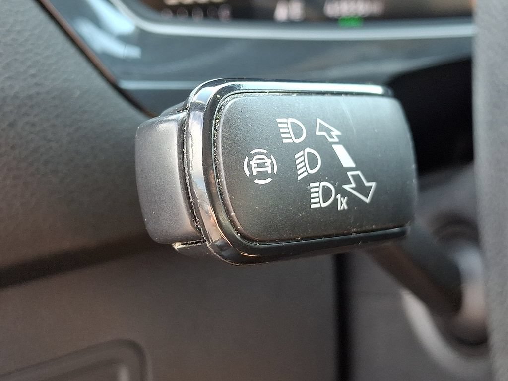 Used 2024 Volkswagen Tiguan SE AWD/4WD image 32