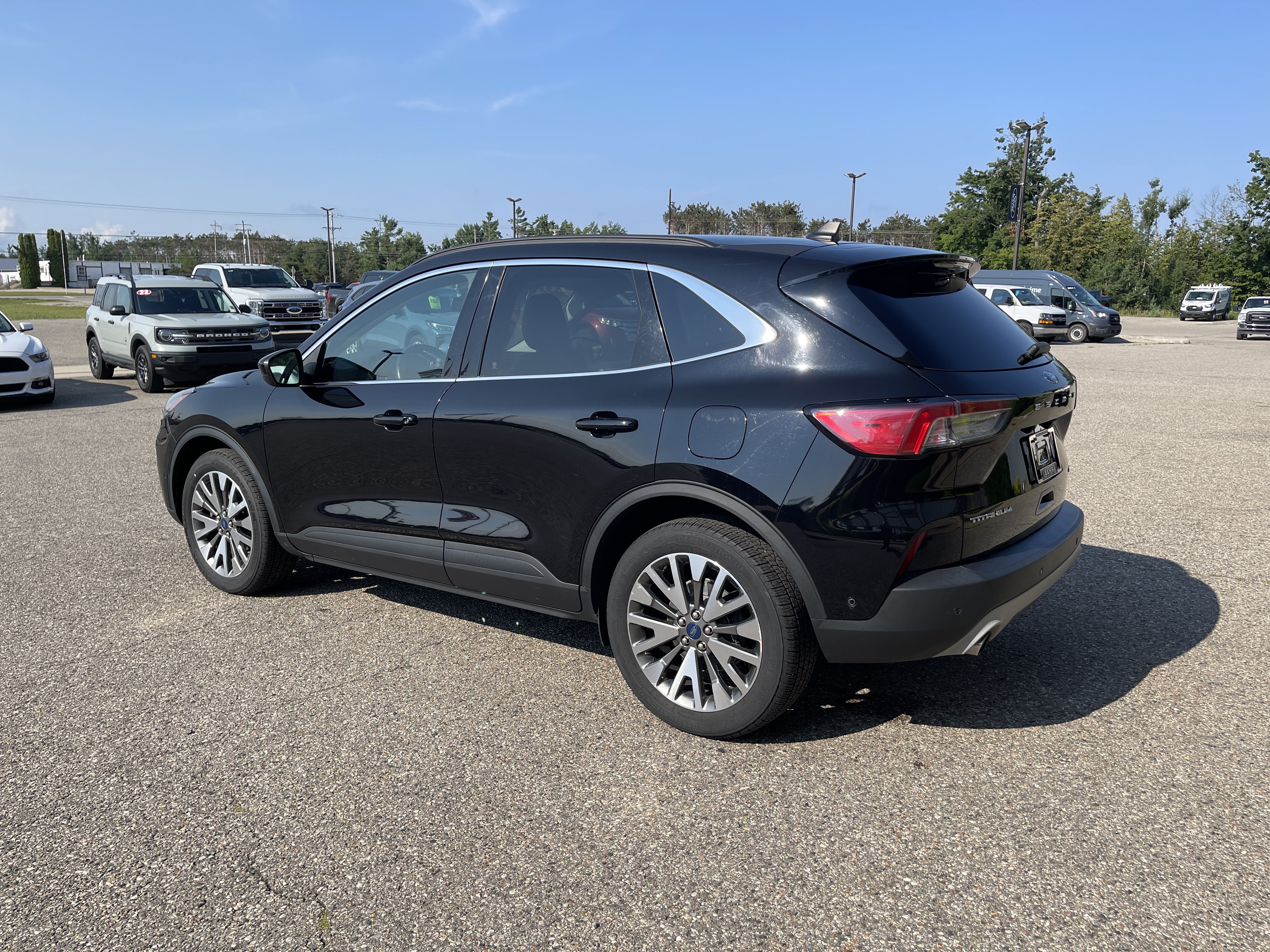 Certified 2021 Ford Escape Titanium AWD/4WD image 6