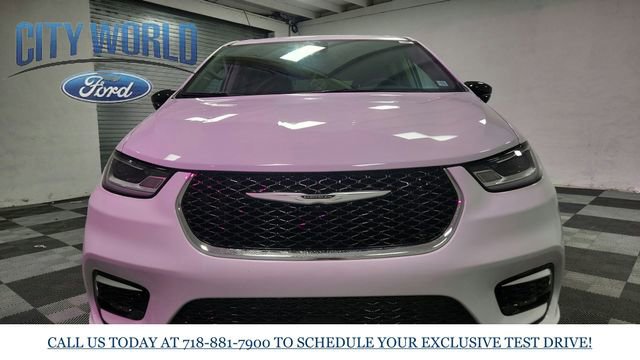 Used 2024 Chrysler Pacifica Select image 9