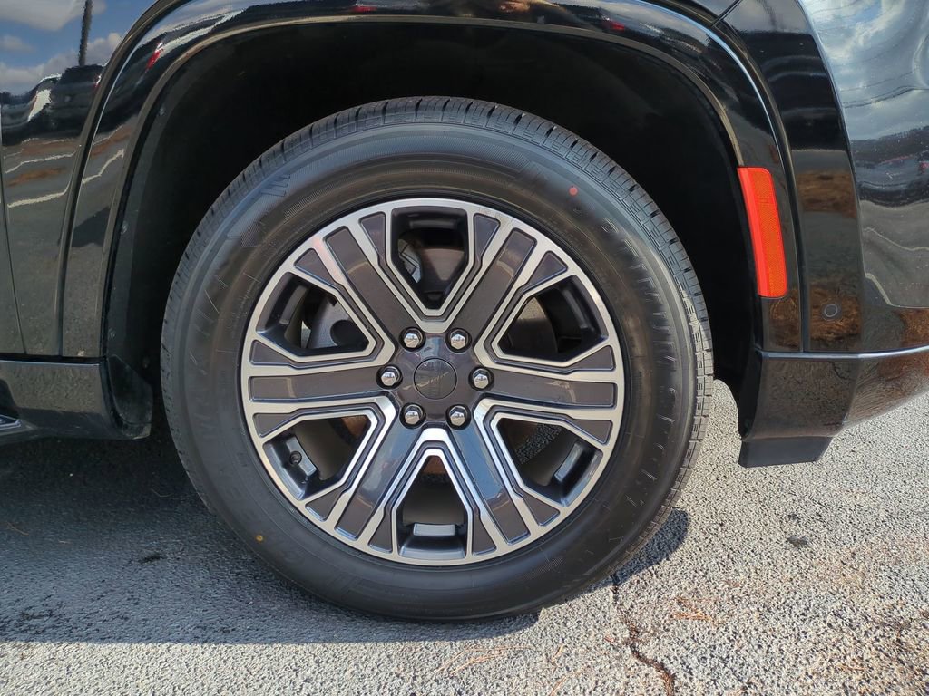 Used 2024 Jeep Wagoneer L Series II w/ Flexible Seating Group image 10