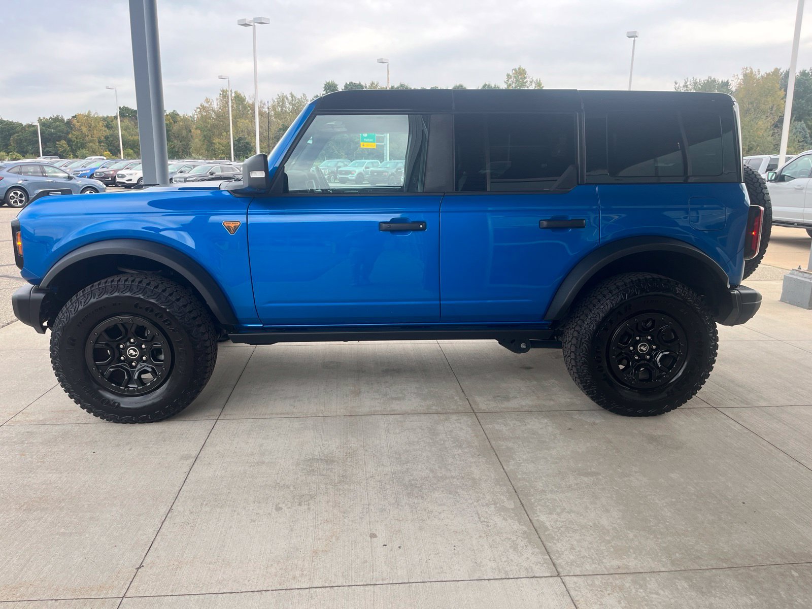Certified 2025 Ford Bronco Badlands AWD/4WD image 2