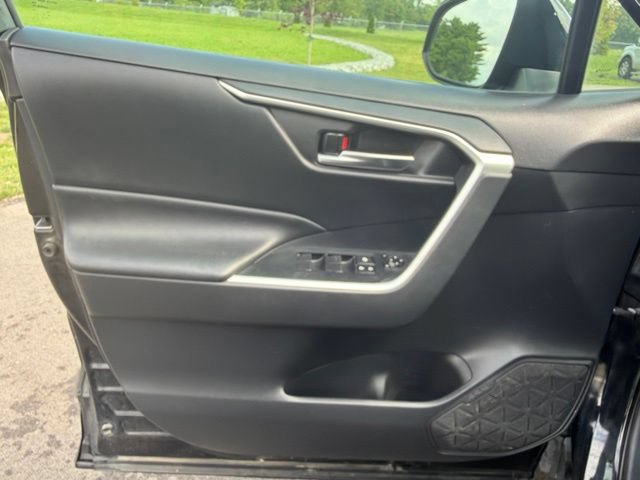 Used 2019 Toyota RAV4 XLE w/ Carpet Mat Package AWD/4WD image 20