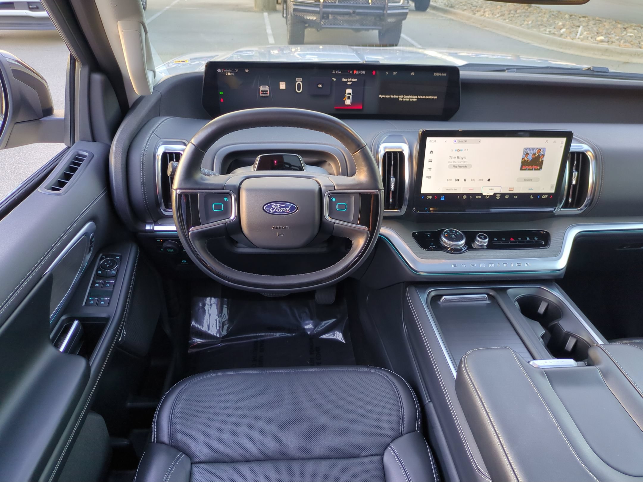 Certified 2025 Ford Expedition Max Platinum w/ Driver's Package AWD/4WD image 32
