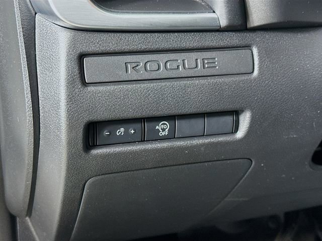 Used 2024 Nissan Rogue S image 10